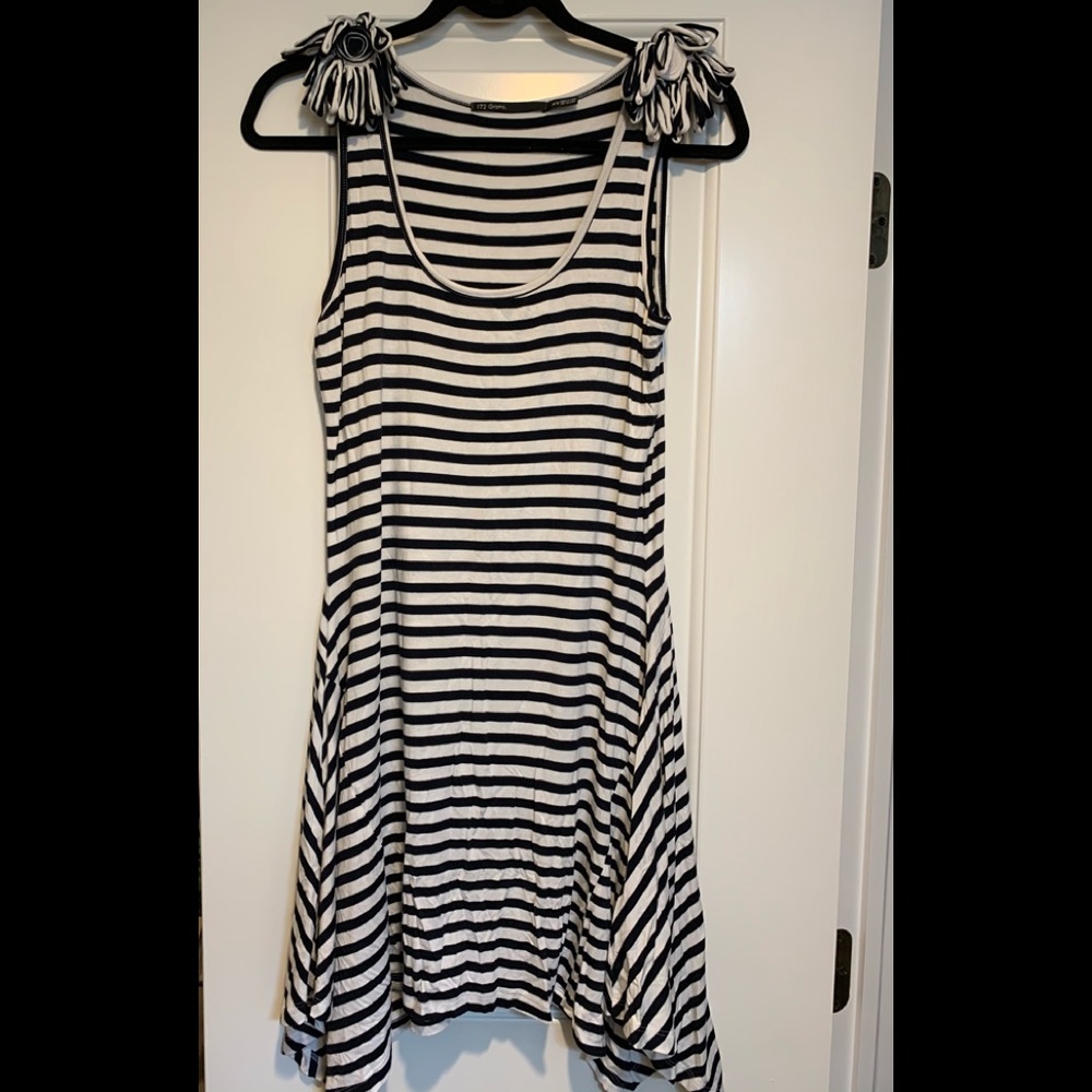 Adorable Dress or Beach Cover Up.. Fun Shoulders